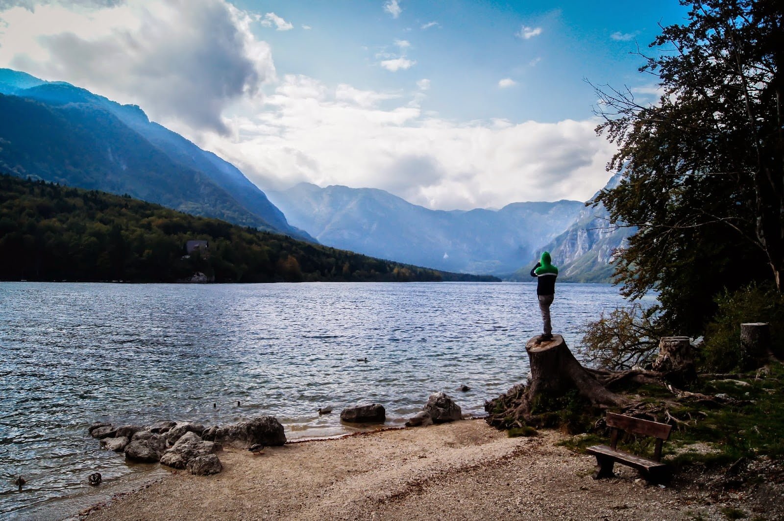 Vistas desde San Juan de Bautista al lago Bohinj