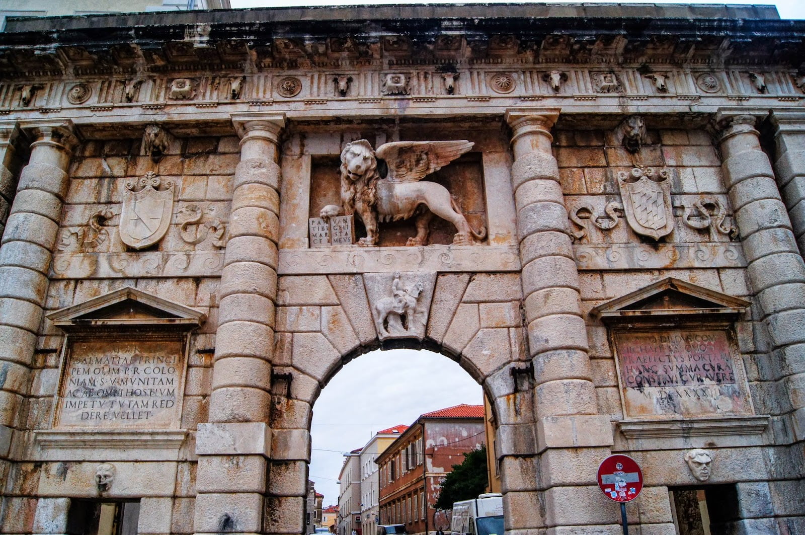 Puerta de entrada al casco antiguo de zadar