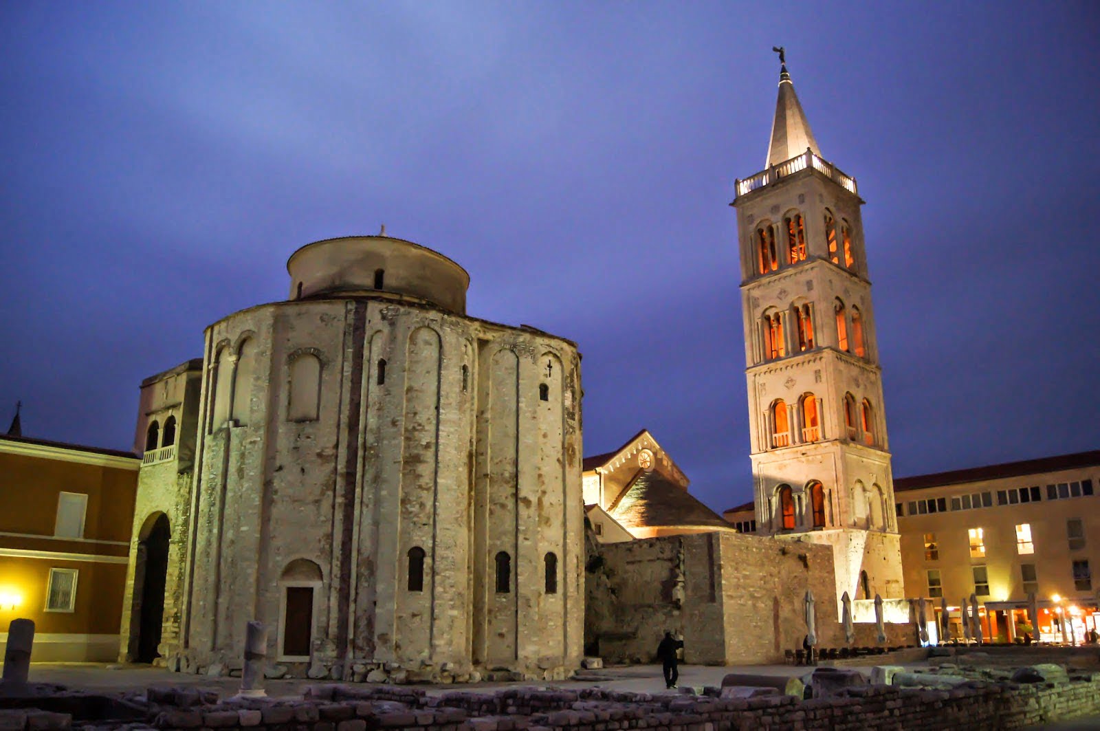Iglesia San Donato de Zadar por la noche