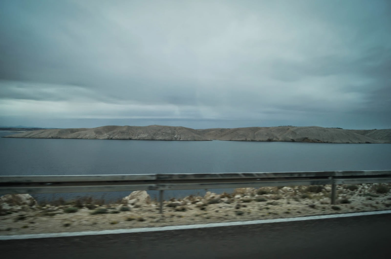 carretera a la isla de Pag