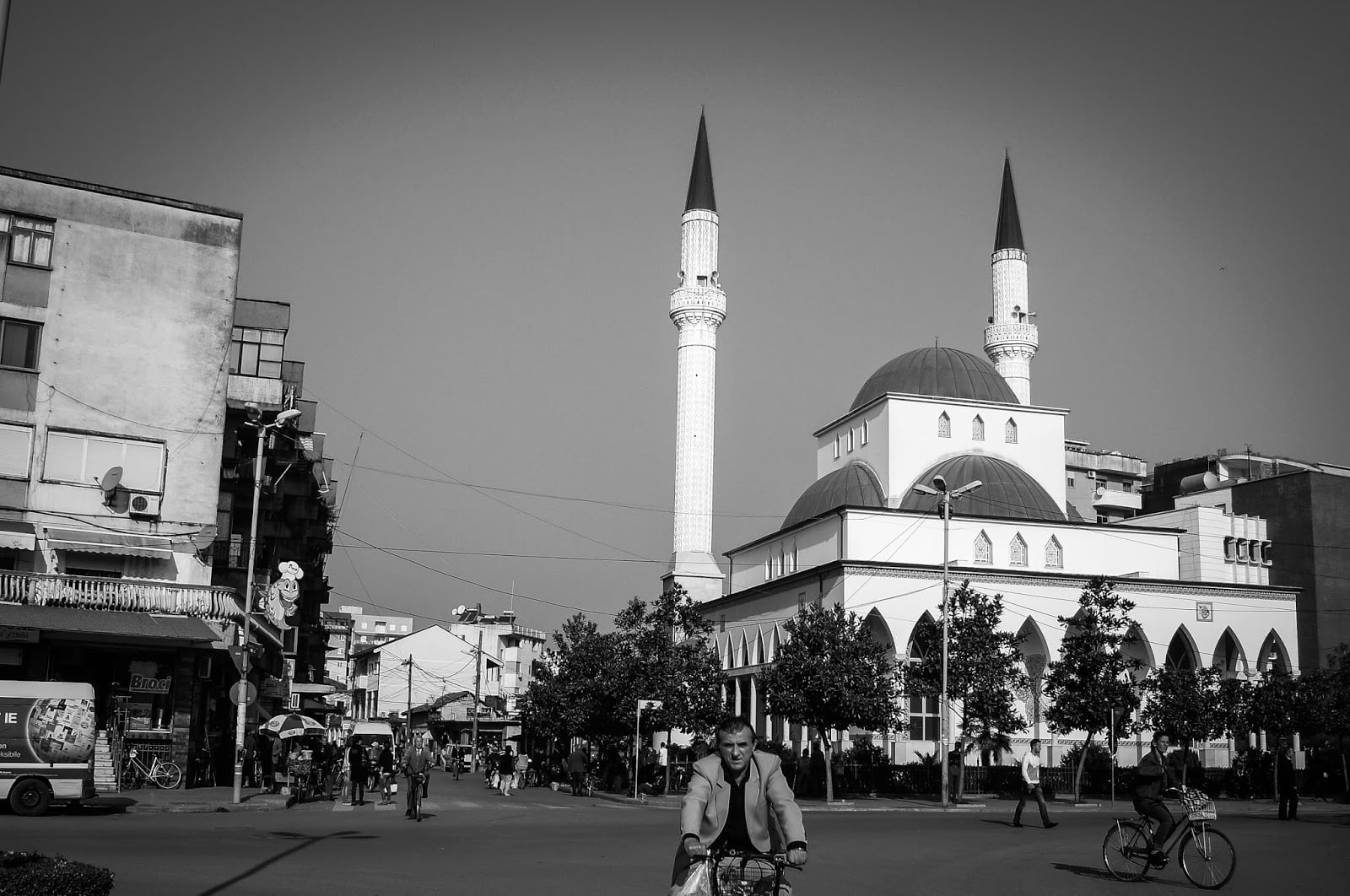 Mezquita Al-Zamil en pleno centro de Skhodra