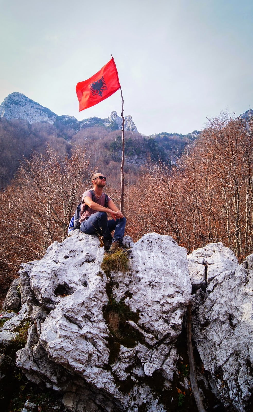 Bandera de Albania en Valbona