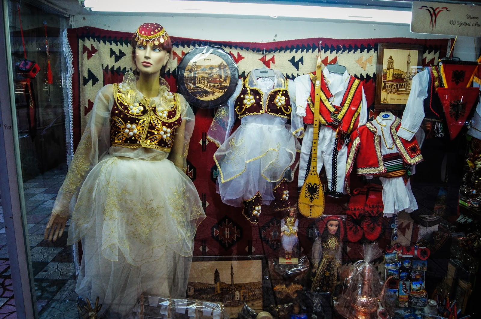 Ropa típica albanesa