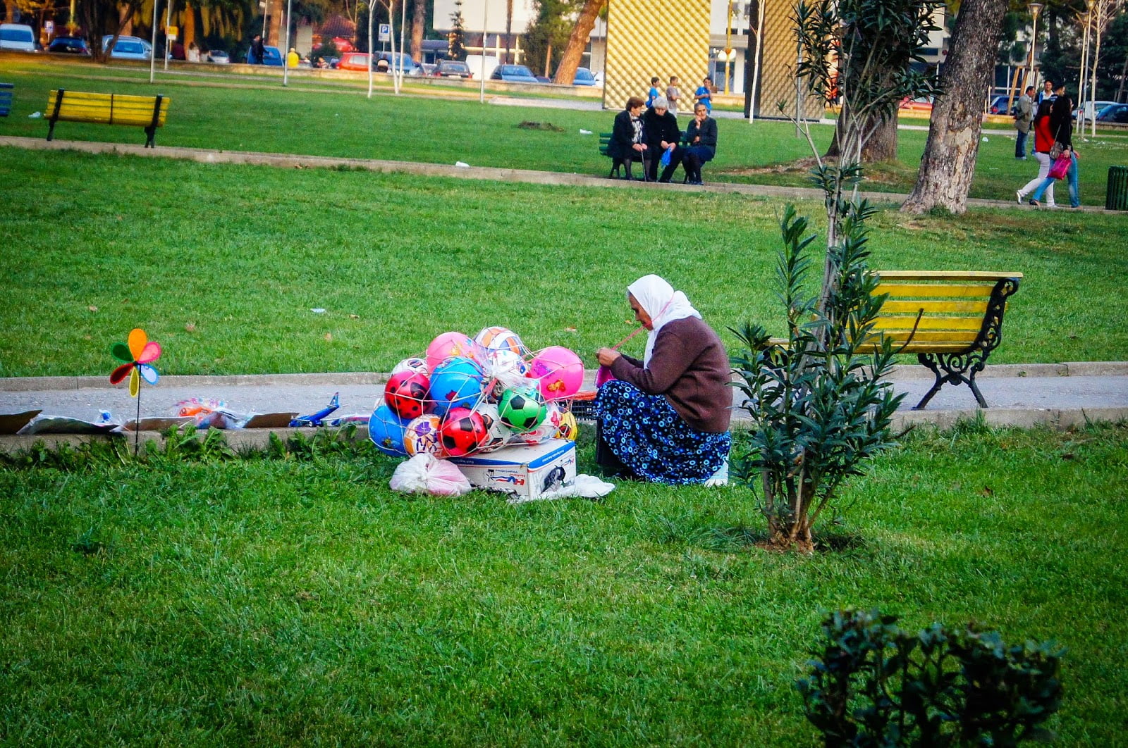 Vendedoras albanas en las calles de Tirana