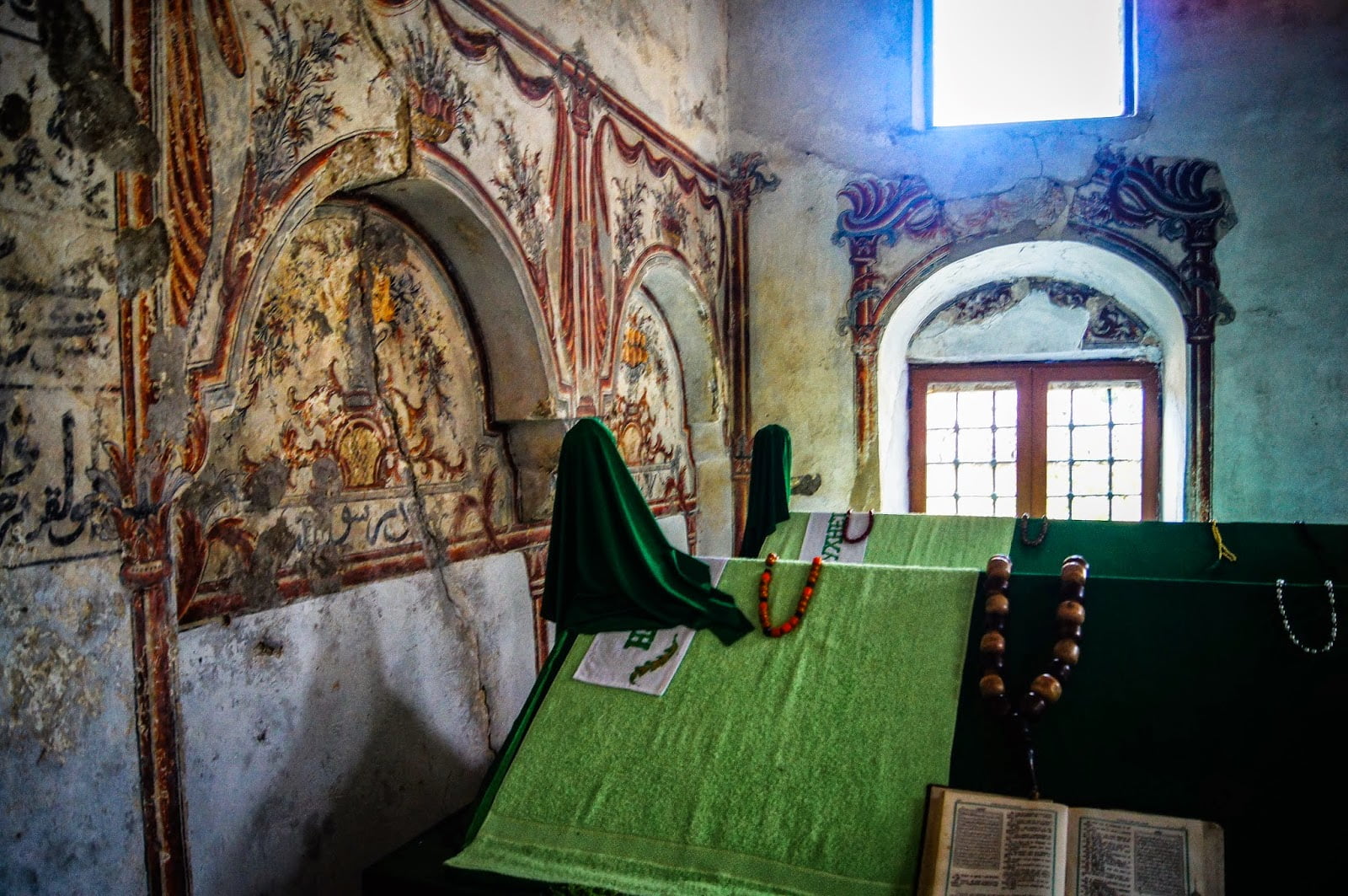 Interior de la mezquita en Kruja