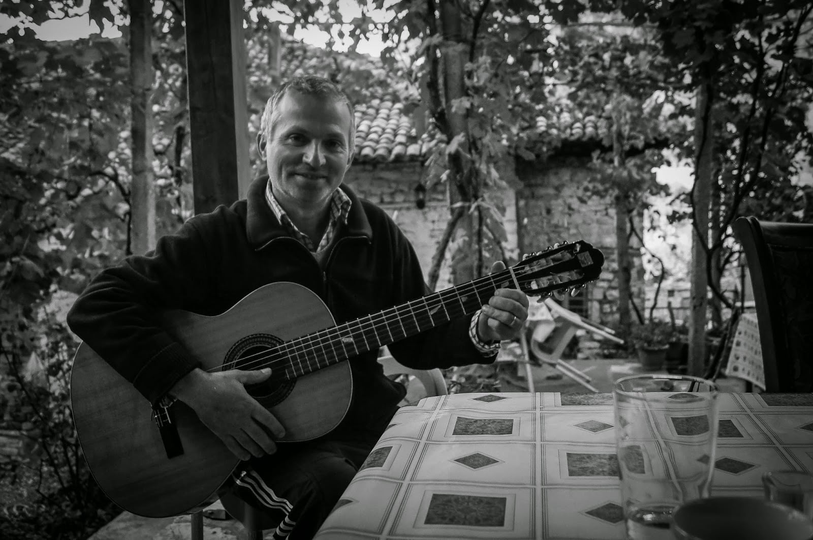 Lorenzo y su guitarra en Berat