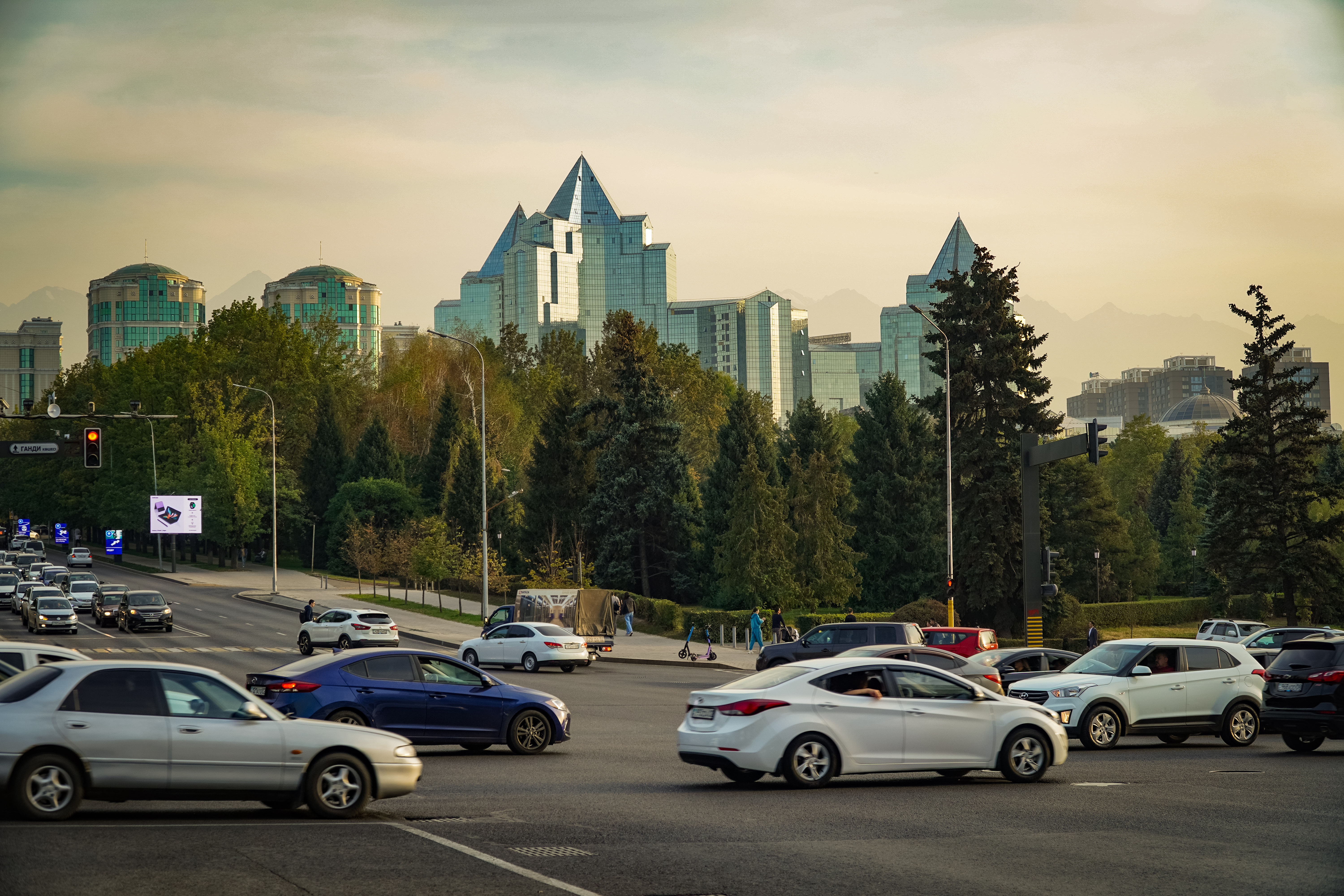 Calles de Almaty al atardecer