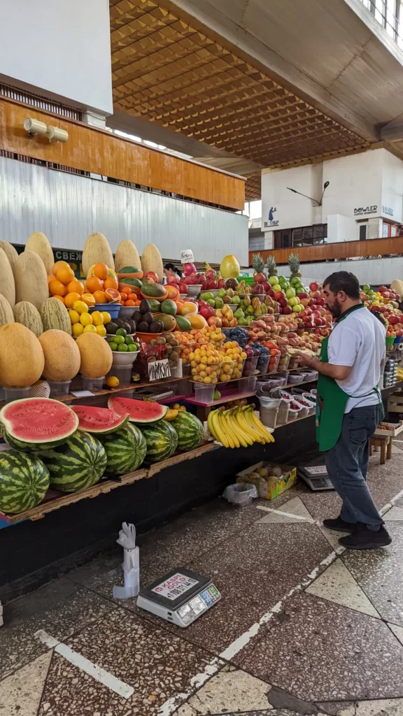 Frutero en el Mercado Verde