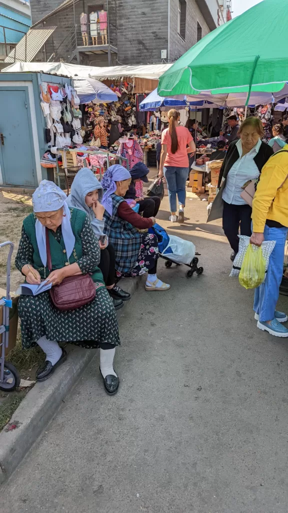 Señoras kazajas en el Mercado Verde