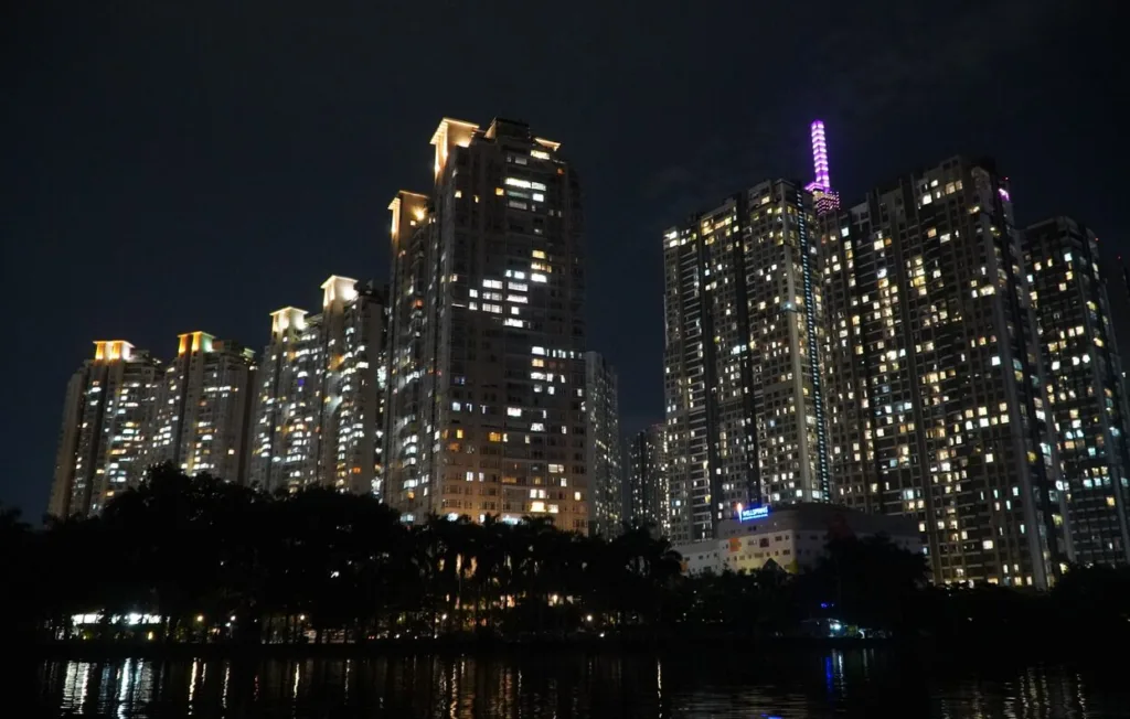 waterbus por el río Saigon en Ho Chi Minh