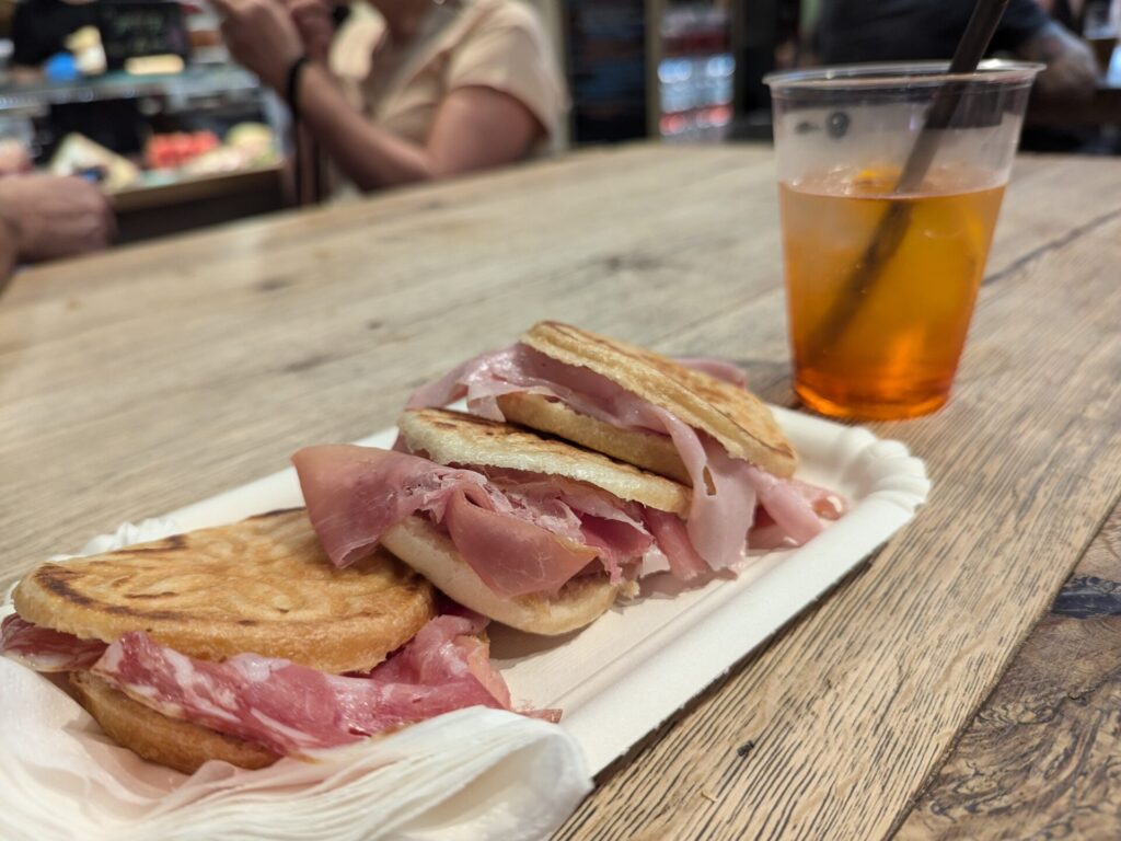 piadina con mortadela en bolonia
